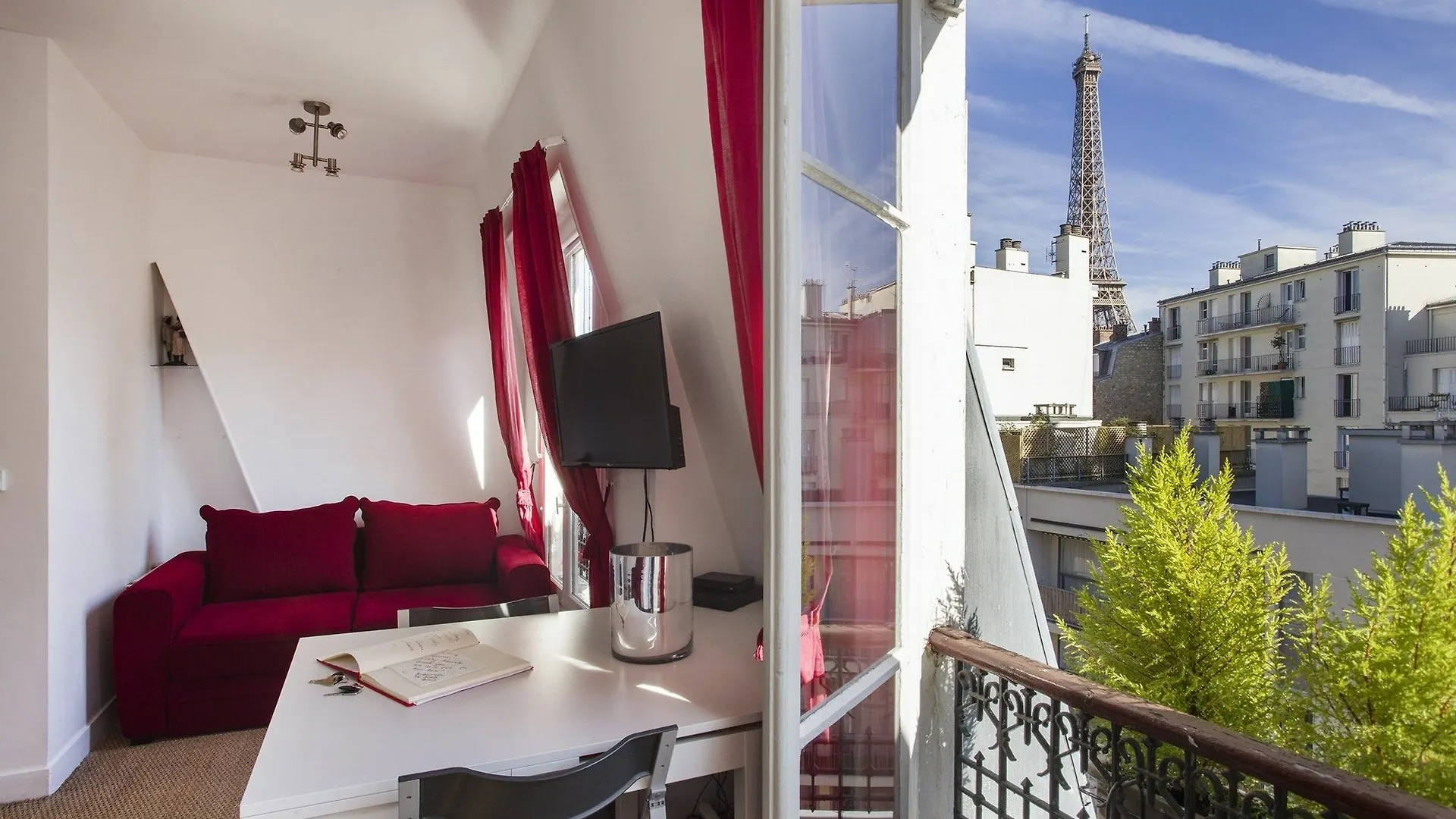 Designer - Eiffel Tower * Paris